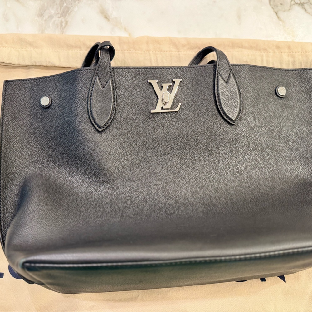 Louis Vuitton LockMe GO Tote Noir